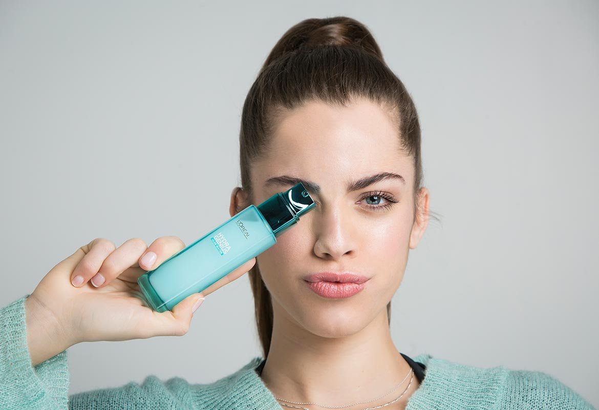 Si hablamos de cremas por edades, a los 20 años no hay nada más importante que cuidar la hidratación de tu piel. Hazlo con Hydra Genius de L’Oréal Paris que está formulada con aloe vera y ácido hialurónico.